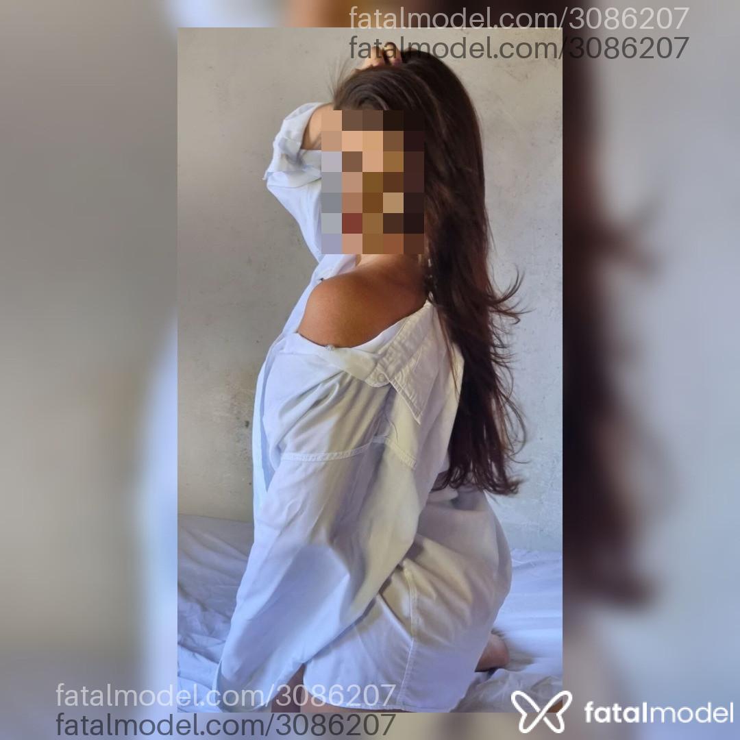 Acompanhante mulher com cabelo castanho de olhos castanhos em Niterói Acompanhante mulher com cabelo castanho de olhos castanhos em Niterói - Charlotte