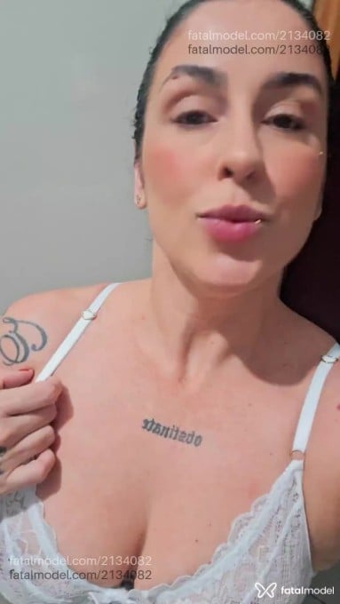 Acompanhante mulher com cabelo castanho de olhos mel - Priv Morena Acompanhante mulher com cabelo castanho de olhos mel - Priv Morena