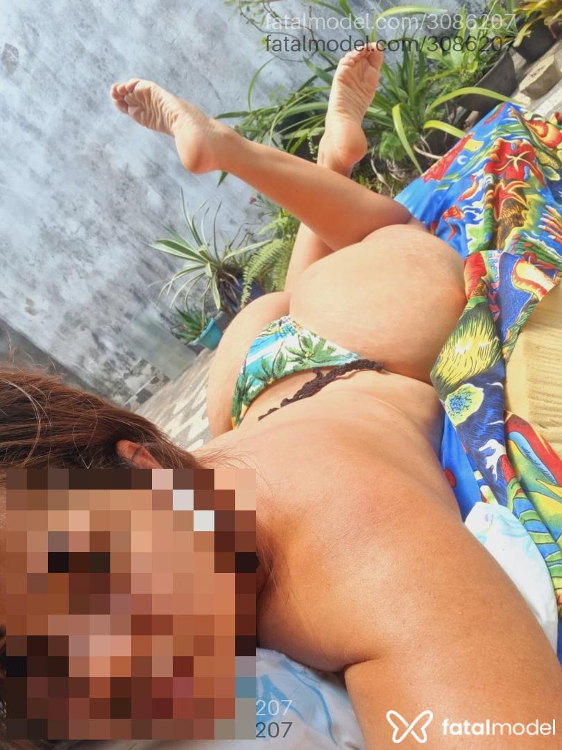 Acompanhante mulher com cabelo castanho de olhos castanhos em Niterói Acompanhante mulher com cabelo castanho de olhos castanhos em Niterói - Charlotte
