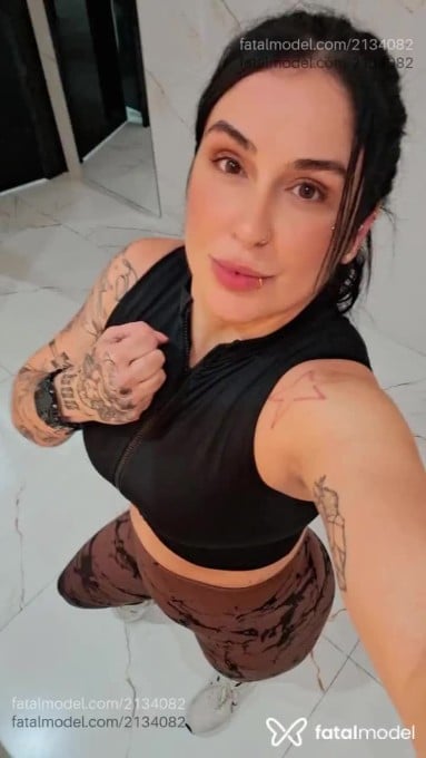 Acompanhante mulher com cabelo castanho de olhos mel - Priv Morena Acompanhante mulher com cabelo castanho de olhos mel - Priv Morena