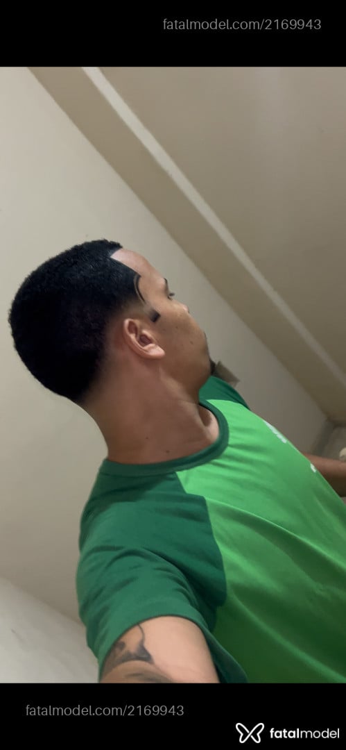 Acompanhante homem morena (o) de olhos castanhos em Macaé - Thiago