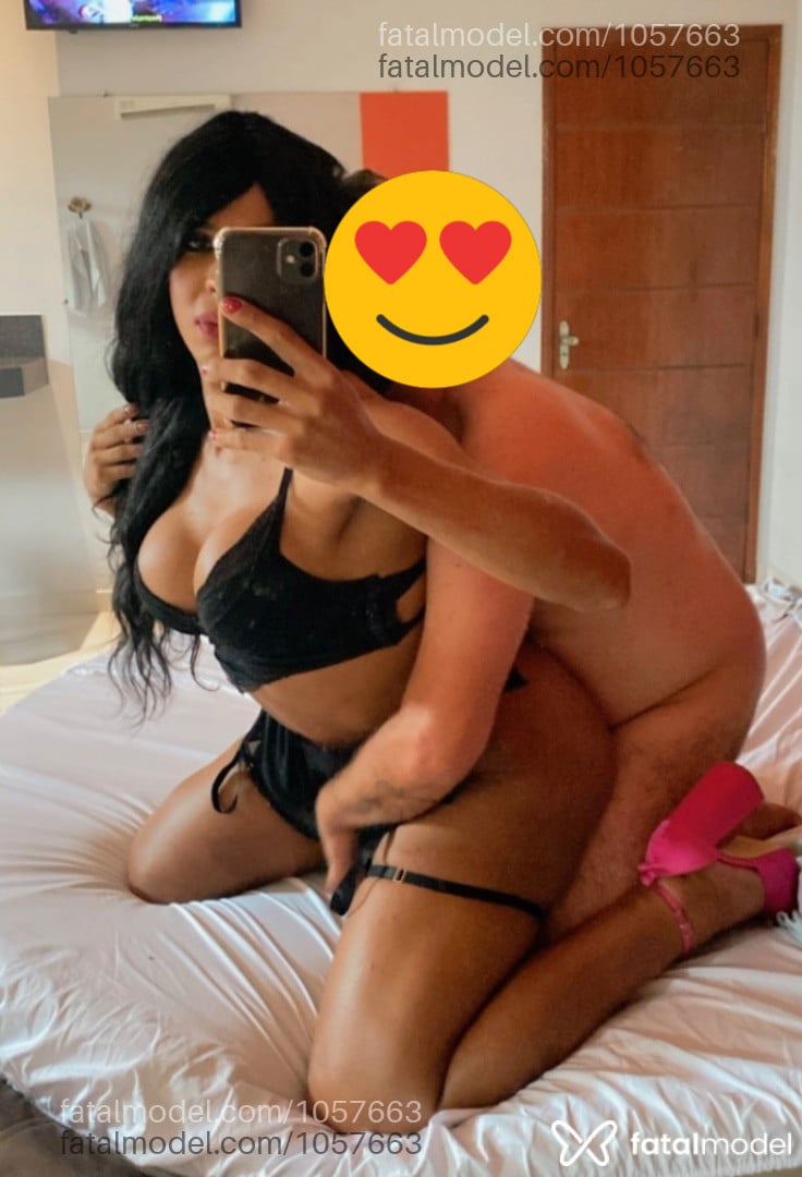 Acompanhante mulher trans morena (o) de olhos castanhos em Passos Acompanhante mulher trans morena (o) de olhos castanhos em Passos - Gabizinha Ben