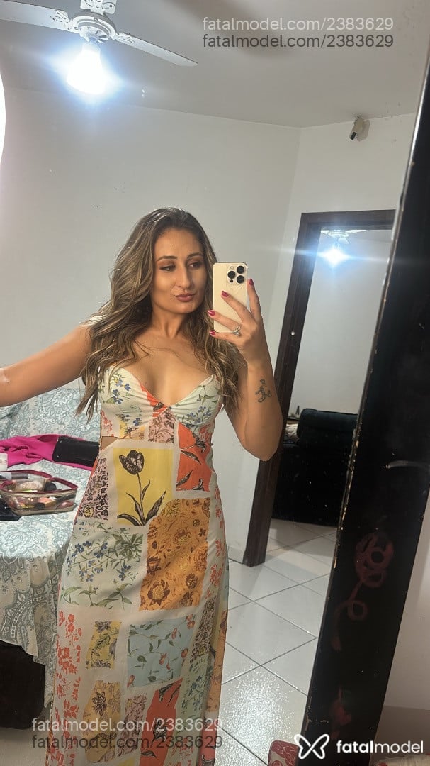 Acompanhante mulher loira (o) de olhos castanhos - Karol Gerent