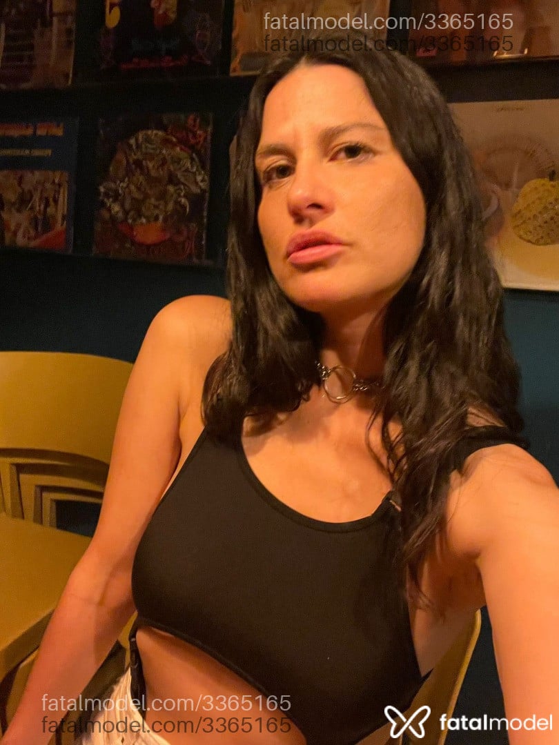 Acompanhante mulher morena (o) de olhos castanhos em Salvador Acompanhante mulher morena (o) de olhos castanhos em Salvador - Daniela