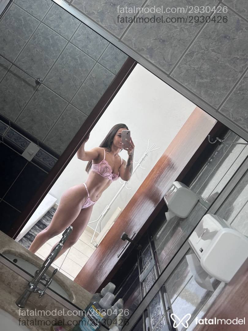 Acompanhante mulher com cabelo castanho de olhos pretos - Bruna
