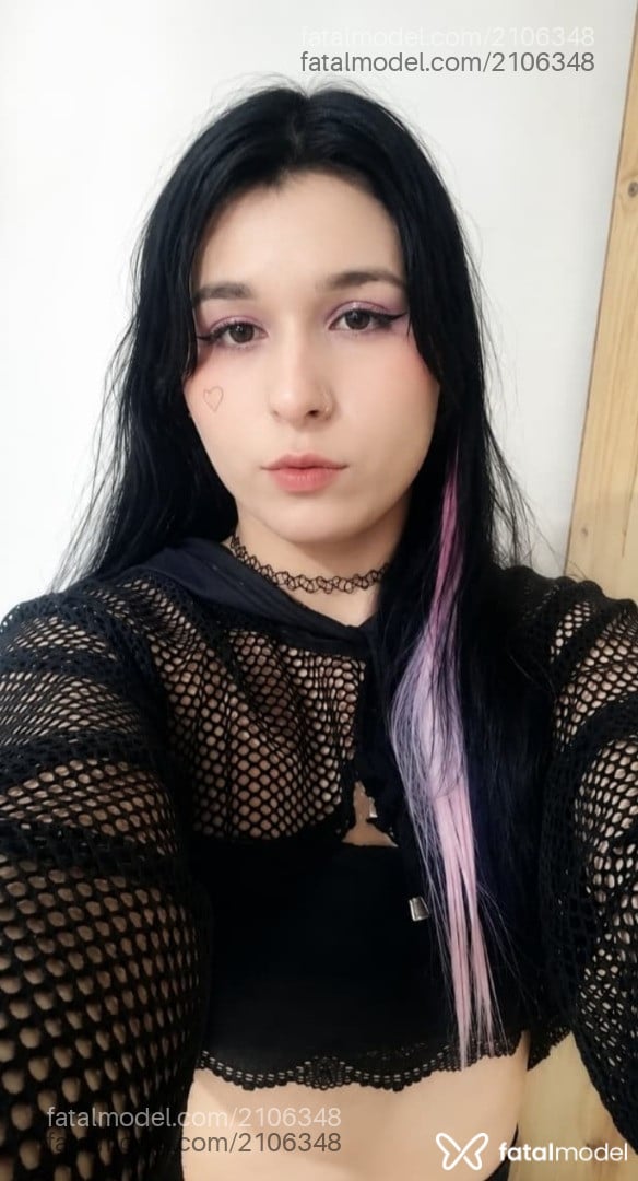 Acompanhante mulher trans com cabelo colorido de olhos castanhos em Porto Alegre - Mencia