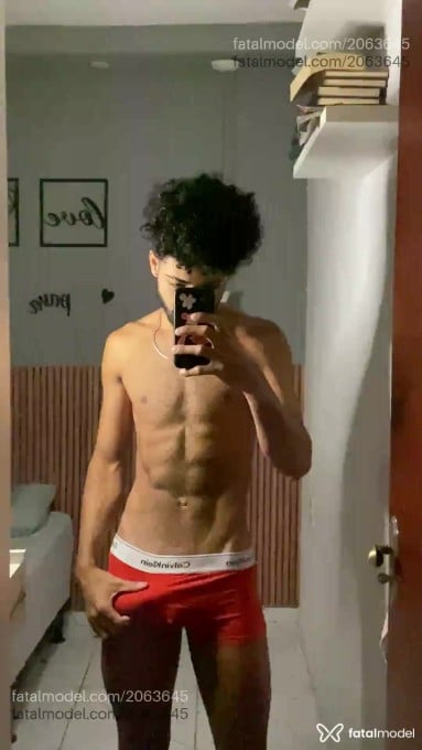 Acompanhante homem morena (o) de olhos pretos em Virtual - Estevan