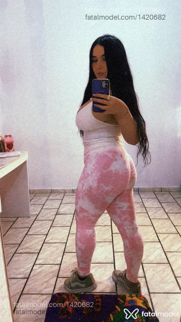 Acompanhante mulher com cabelo castanho de olhos castanhos - Bella Acompanhante mulher com cabelo castanho de olhos castanhos - Bella