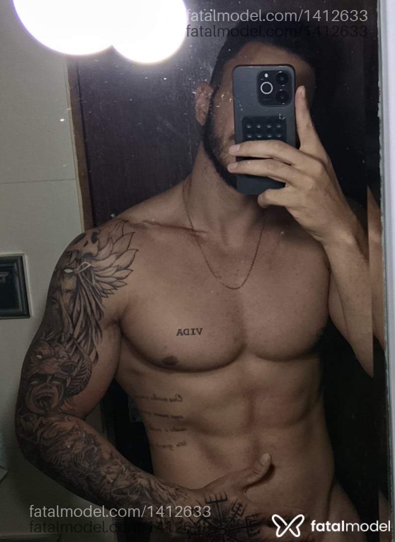 Acompanhante homem com cabelo castanho de olhos castanhos - Adonis Acompanhante homem com cabelo castanho de olhos castanhos - Adonis