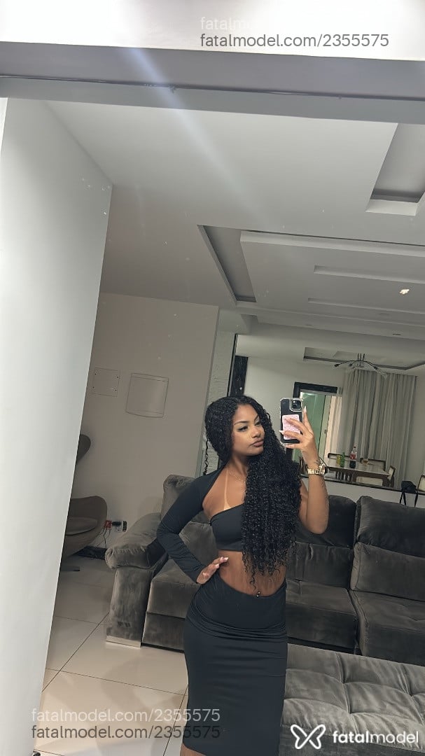 Acompanhante mulher com cabelo castanho de olhos castanhos em Cabo Frio - Julia Saury