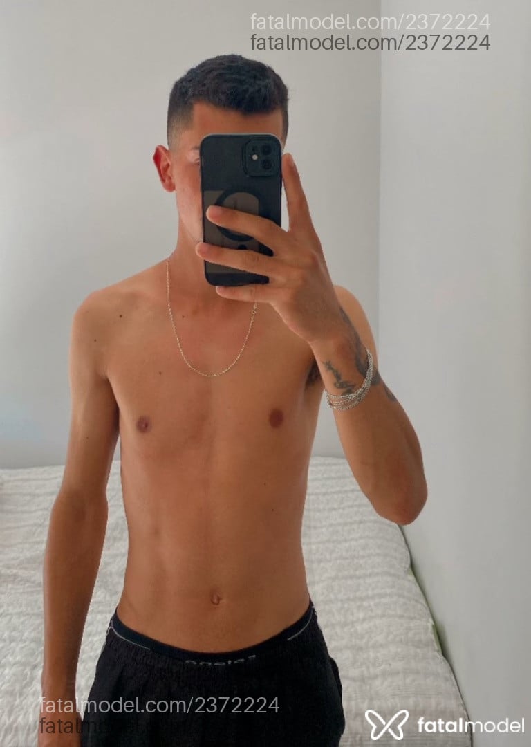 Acompanhante homem morena (o) de olhos castanhos em Virtual Acompanhante homem morena (o) de olhos castanhos em Virtual - Diego