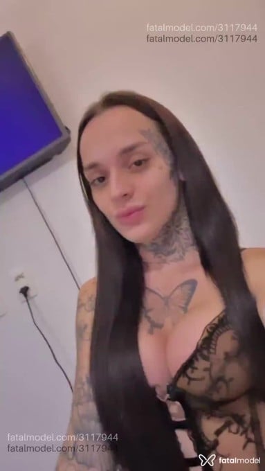 Acompanhante mulher trans com cabelo castanho de olhos mel em São Paulo - Maria Stella