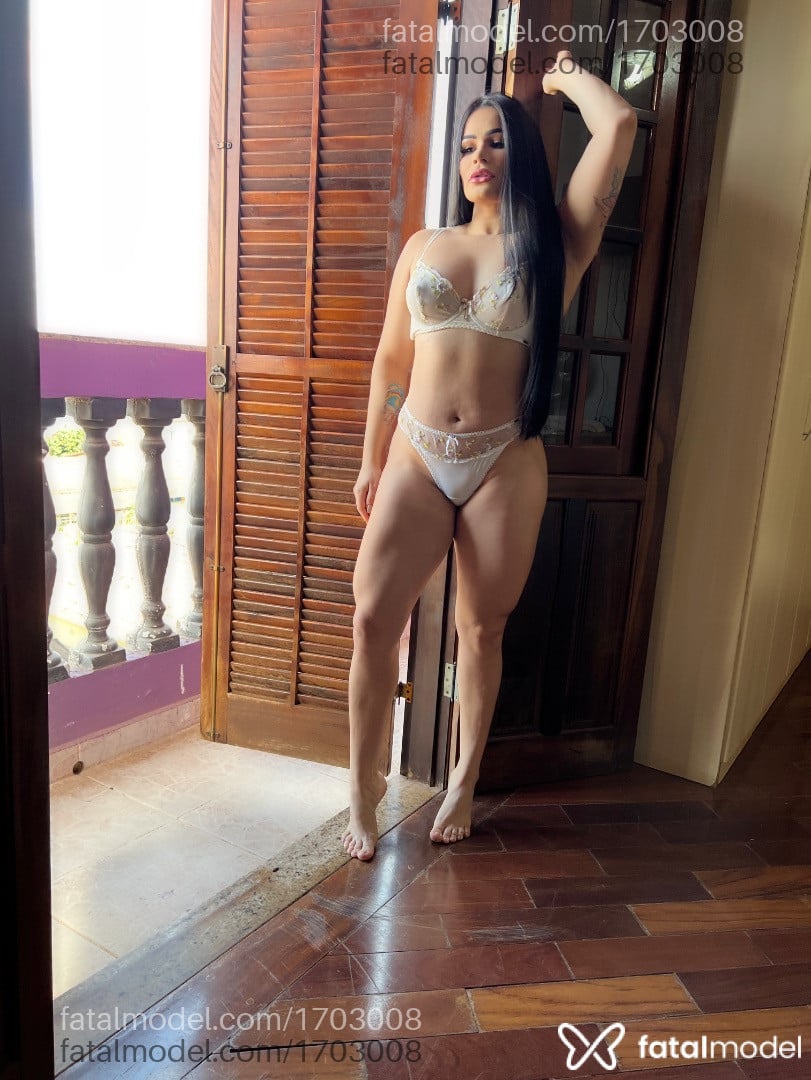 Acompanhante mulher morena (o) de olhos castanhos em Extrema Acompanhante mulher morena (o) de olhos castanhos em Extrema - Julia Moraes