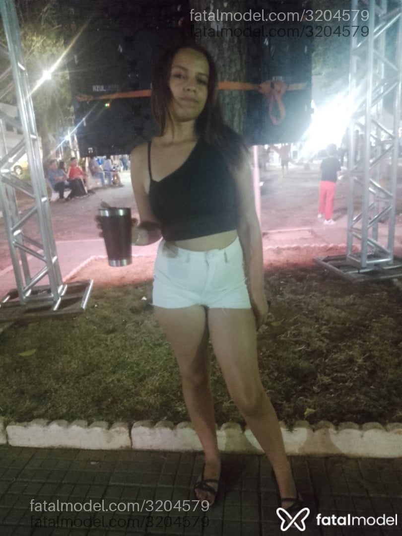 Acompanhante mulher com cabelo castanho de olhos pretos em Guaranésia - Isahesposa