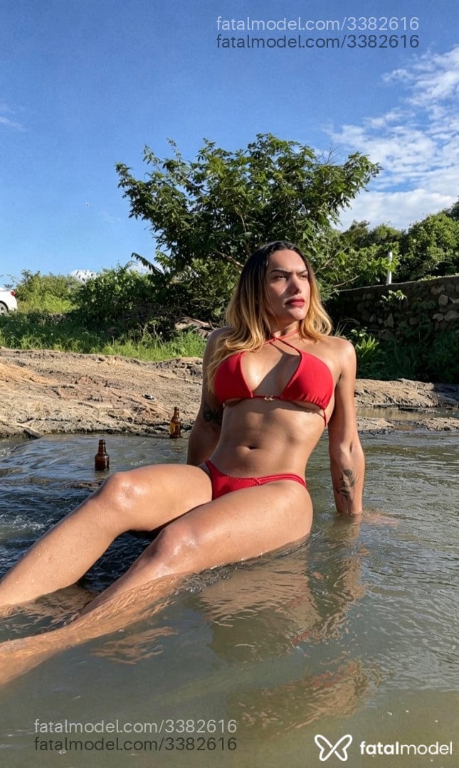 Acompanhante mulher trans loira (o) de olhos pretos - Kellen Kerdot Acompanhante mulher trans loira (o) de olhos pretos - Kellen Kerdot