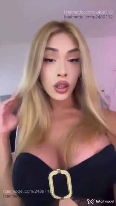 Acompanhante mulher trans loira (o) de olhos castanhos - Marcella Acompanhante mulher trans loira (o) de olhos castanhos - Marcella