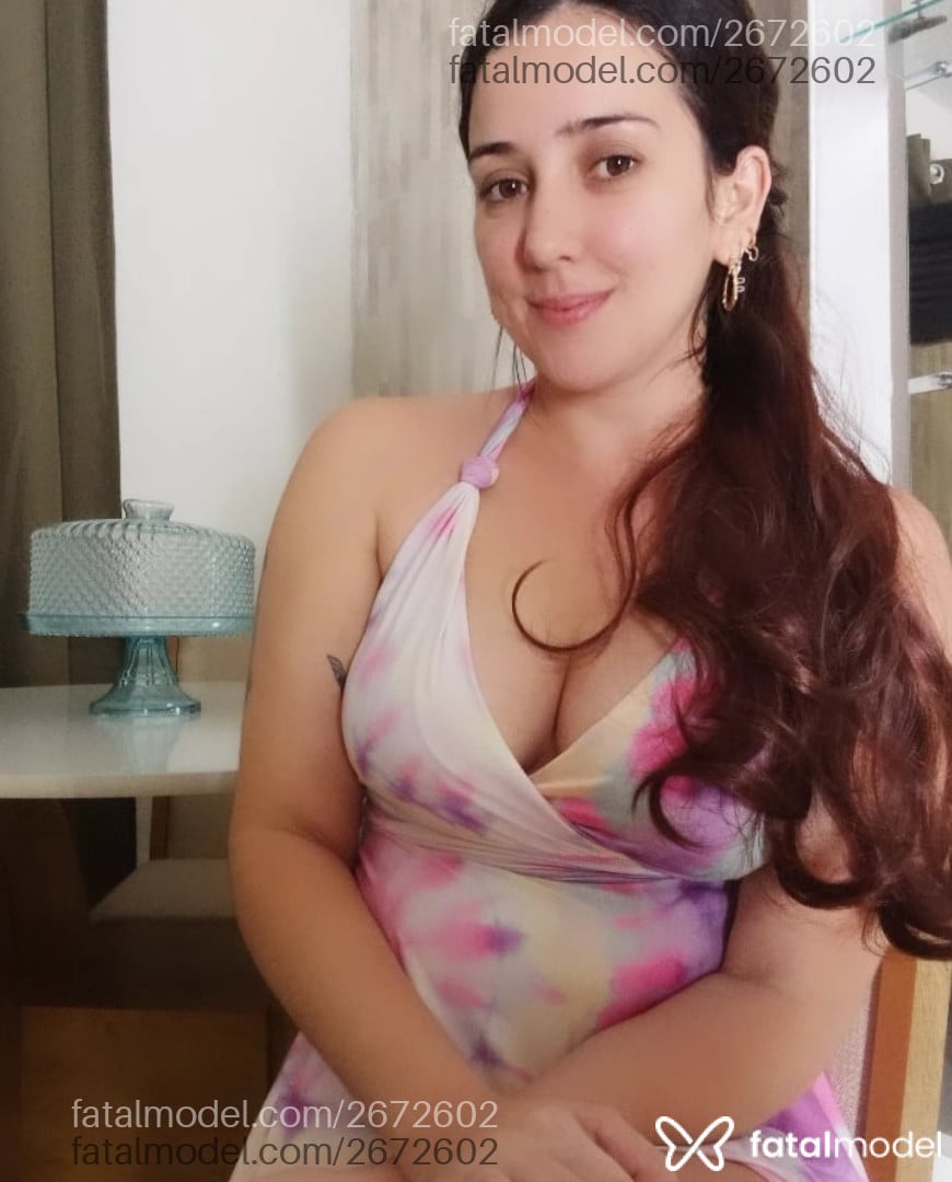Acompanhante mulher com cabelo castanho de olhos mel em Virtual - Heloísa