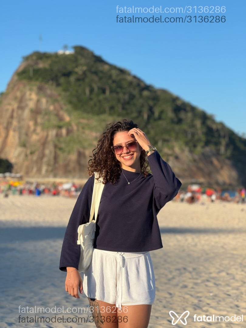 Acompanhante mulher com cabelo castanho de olhos verdes em Rio de Janeiro - Miaastrix
