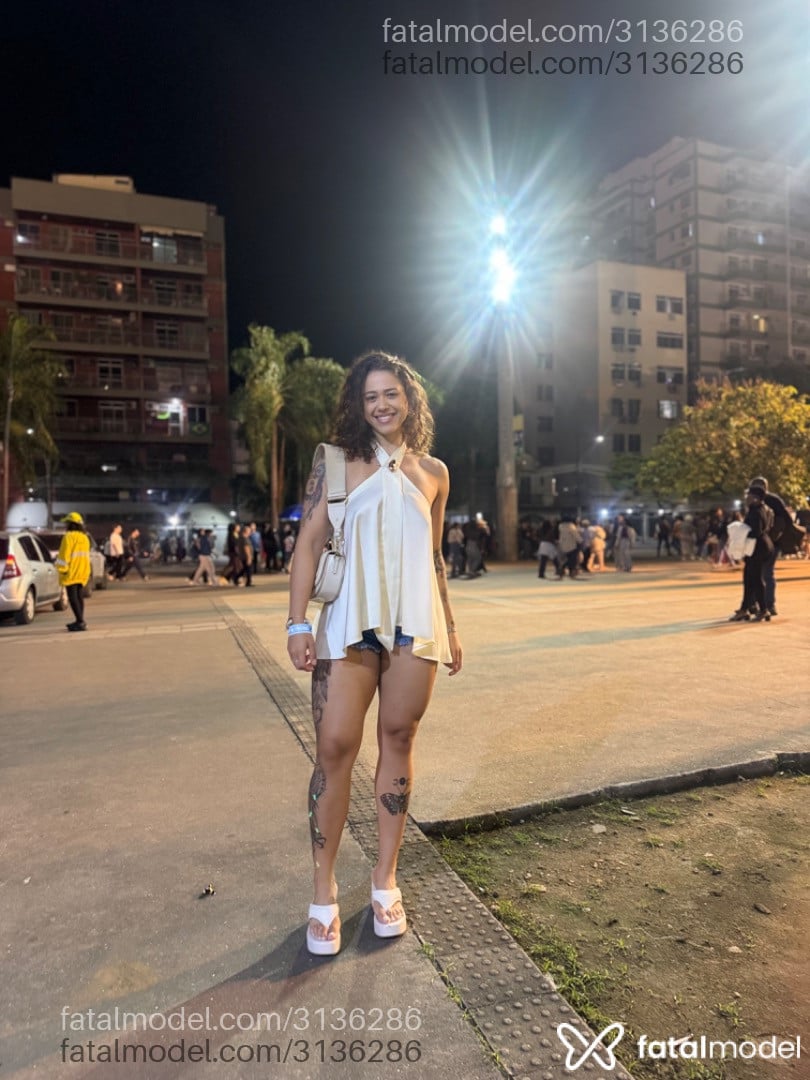 Acompanhante mulher com cabelo castanho de olhos verdes em Rio de Janeiro - Miaastrix