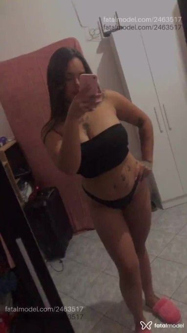 Acompanhante mulher com cabelo castanho de olhos mel em Virtual - Pérola
