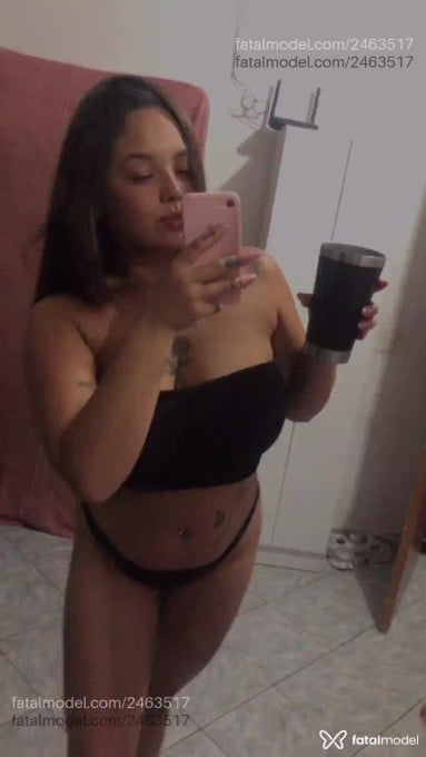 Acompanhante mulher com cabelo castanho de olhos mel em Virtual - Pérola
