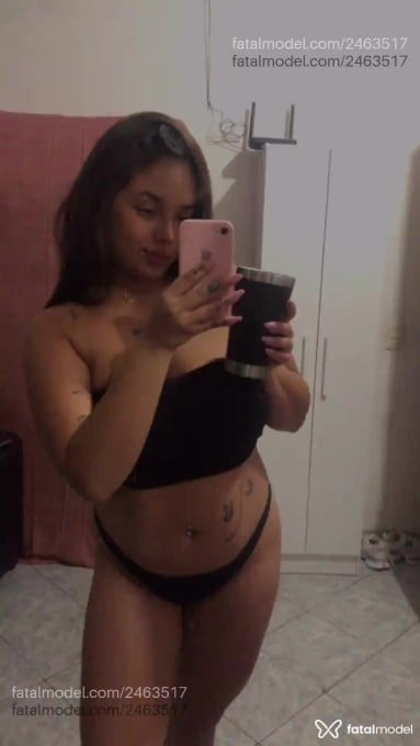 Acompanhante mulher com cabelo castanho de olhos mel em Virtual - Pérola