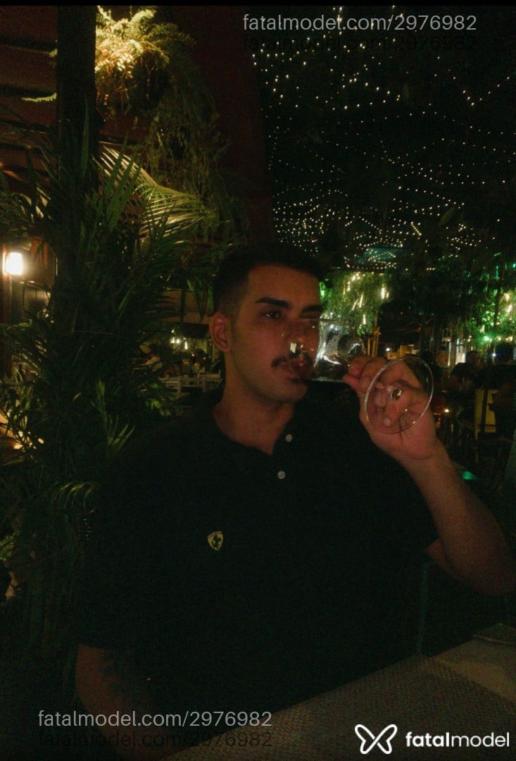 Acompanhante homem morena (o) de olhos pretos - Gustavo Acompanhante homem morena (o) de olhos pretos - Gustavo