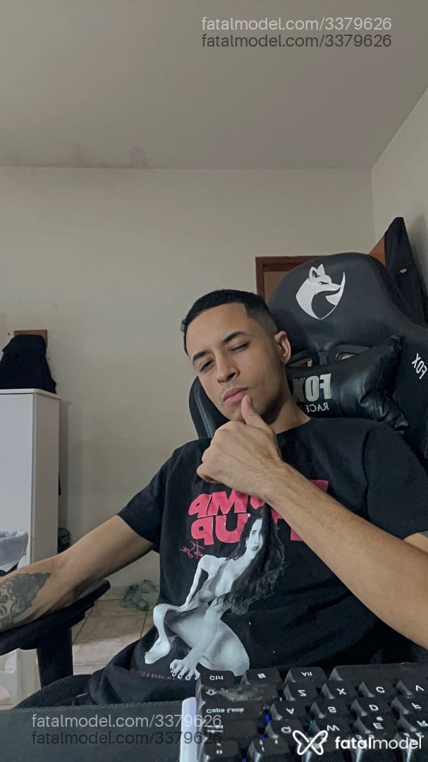 Acompanhante homem com cabelo castanho de olhos castanhos em Vitória da Conquista Acompanhante homem com cabelo castanho de olhos castanhos em Vitória da Conquista - Felipe