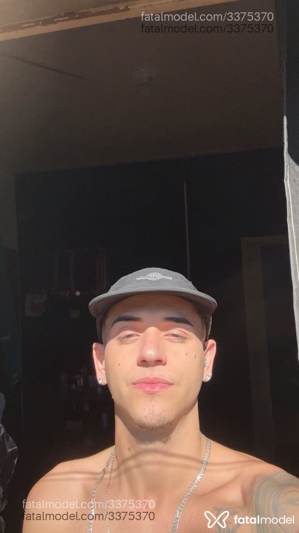 Acompanhante homem com cabelo castanho de olhos castanhos em Botucatu Acompanhante homem com cabelo castanho de olhos castanhos em Botucatu - Matteo Voss