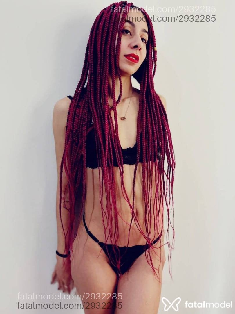 Acompanhante mulher morena (o) de olhos castanhos - Marina