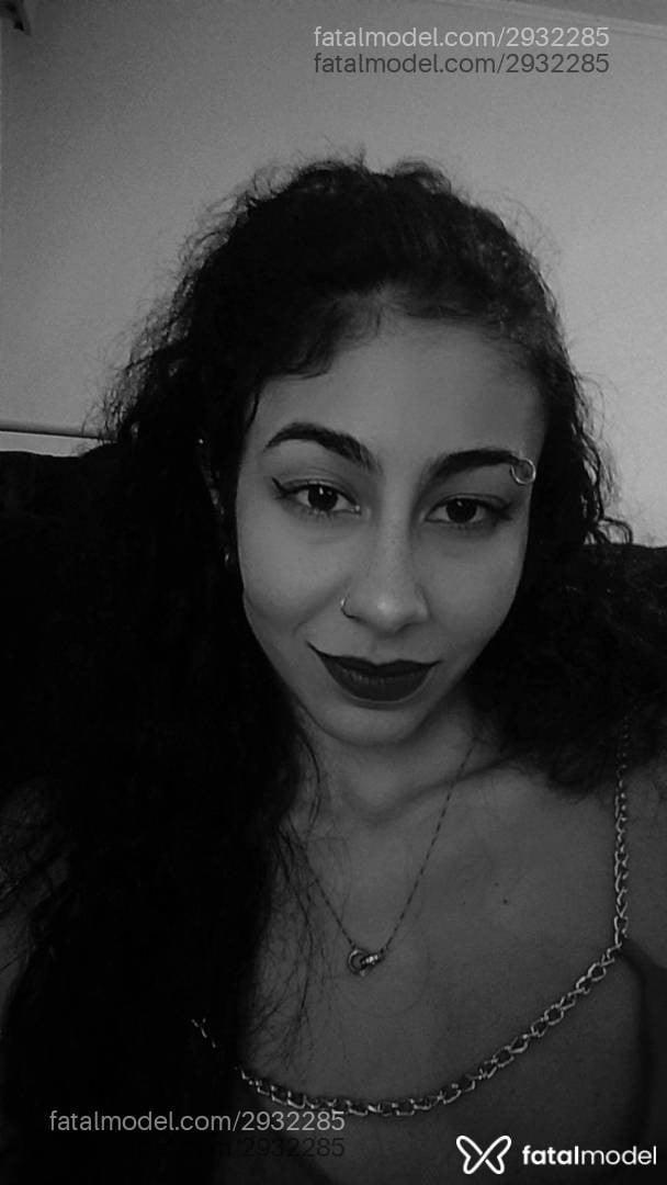 Acompanhante mulher morena (o) de olhos castanhos - Marina