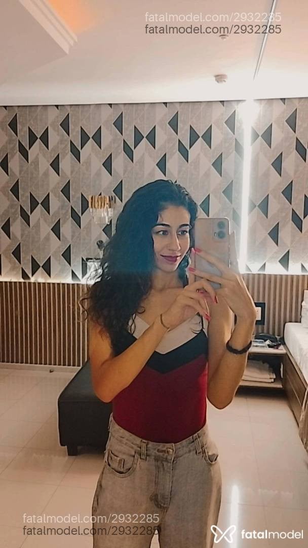 Acompanhante mulher morena (o) de olhos castanhos - Marina