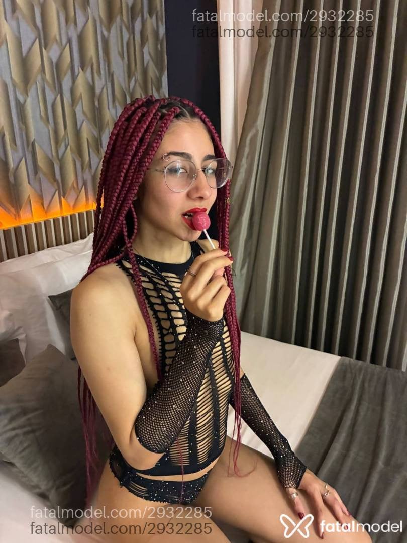 Acompanhante mulher morena (o) de olhos castanhos - Marina