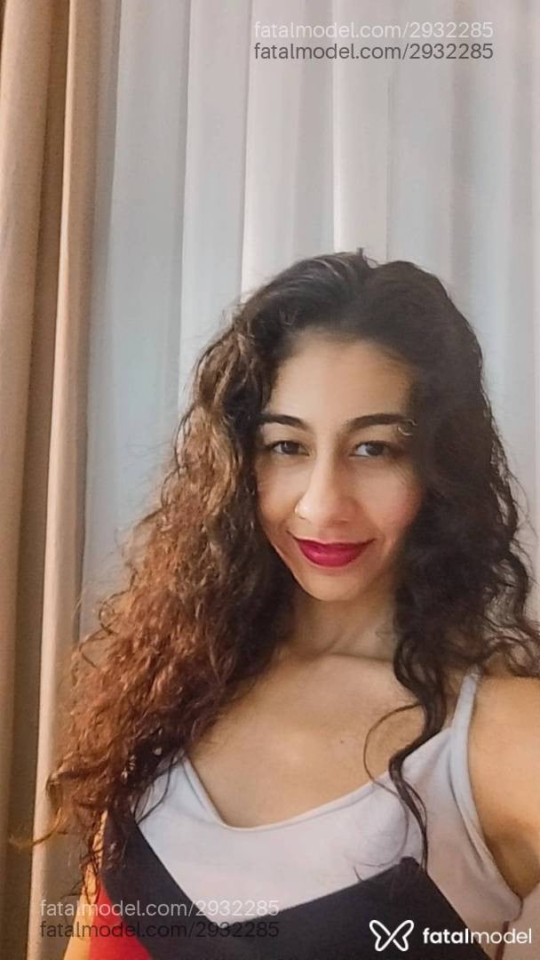 Acompanhante mulher morena (o) de olhos castanhos - Marina