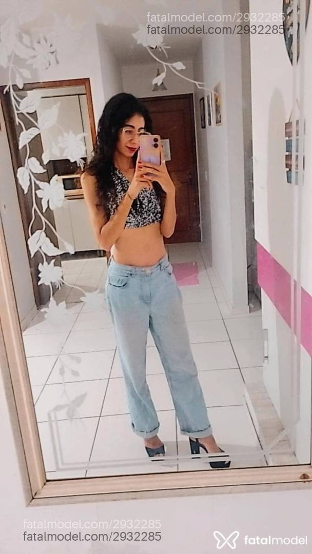 Acompanhante mulher morena (o) de olhos castanhos - Marina