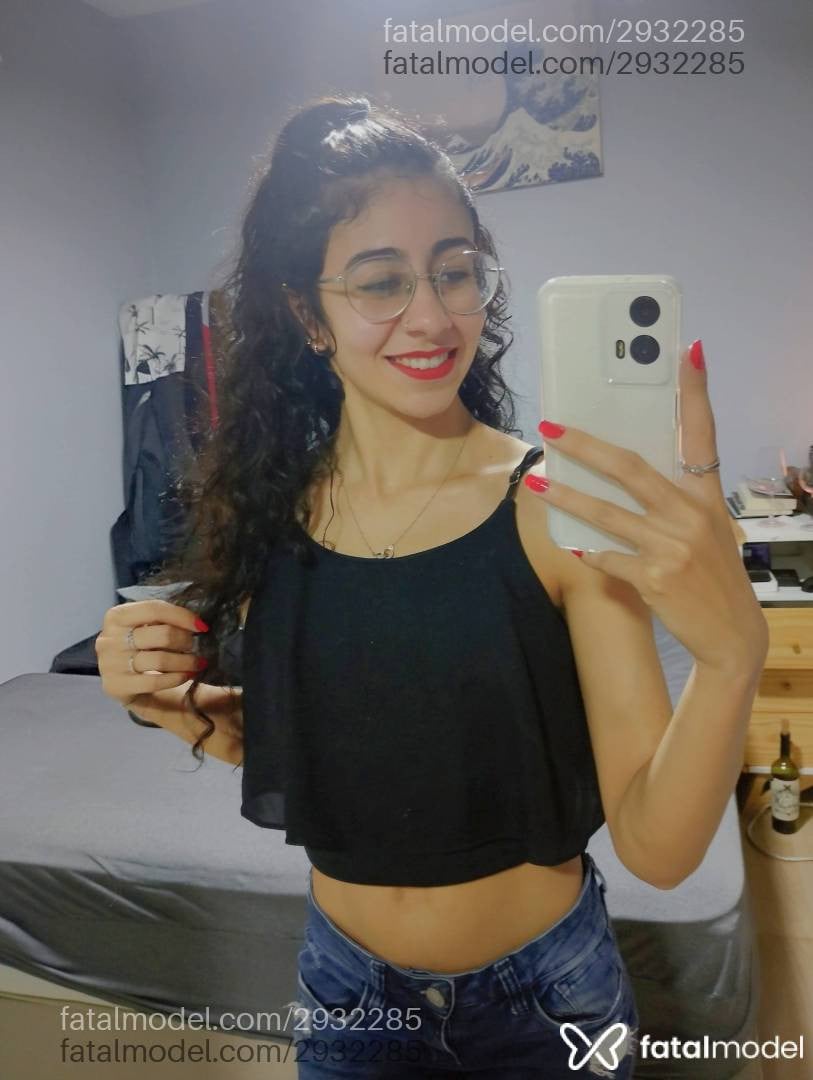 Acompanhante mulher morena (o) de olhos castanhos - Marina