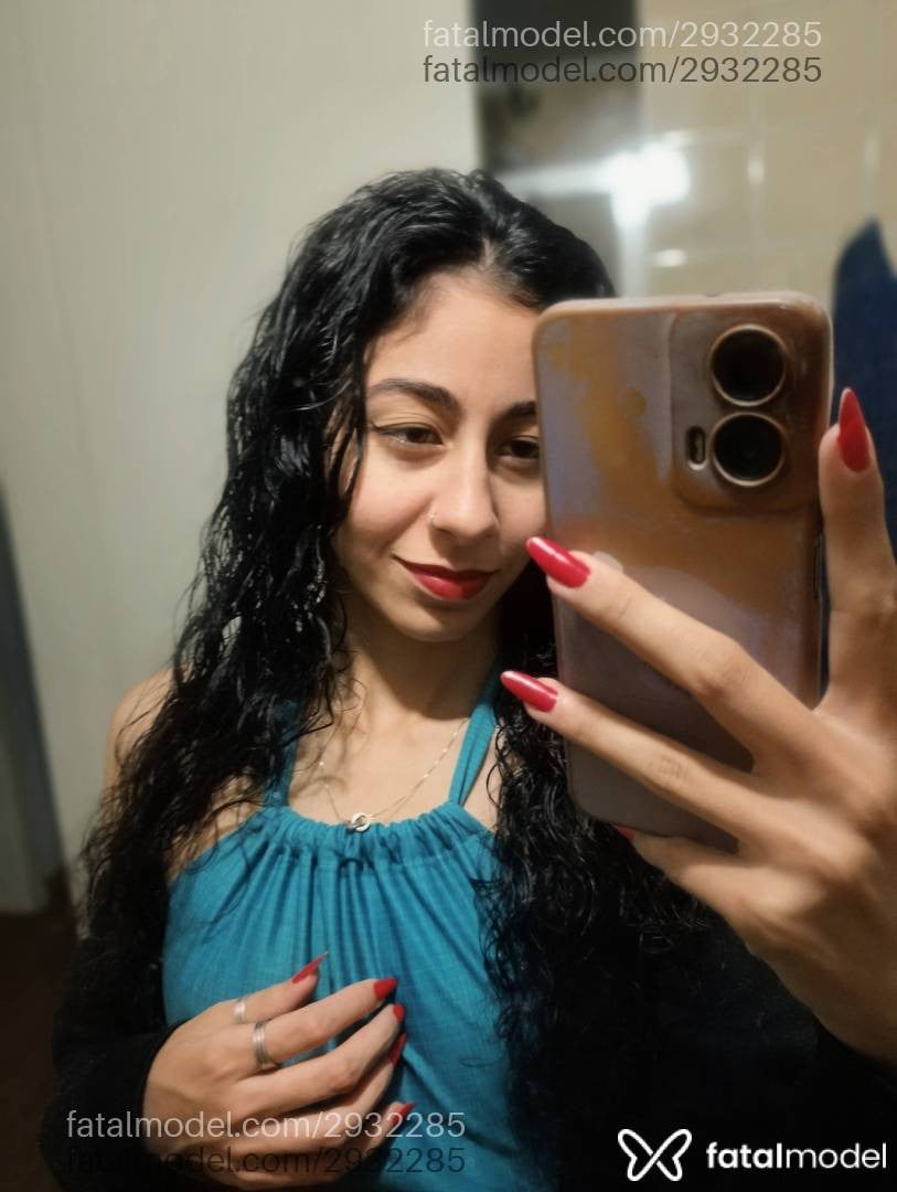 Acompanhante mulher morena (o) de olhos castanhos - Marina
