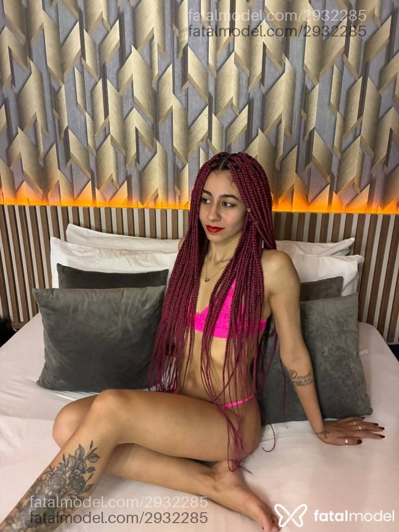 Acompanhante mulher morena (o) de olhos castanhos - Marina