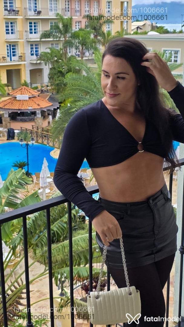 Acompanhante travesti com cabelo castanho de olhos castanhos em Itajaí Acompanhante travesti com cabelo castanho de olhos castanhos em Itajaí - Bruna silva