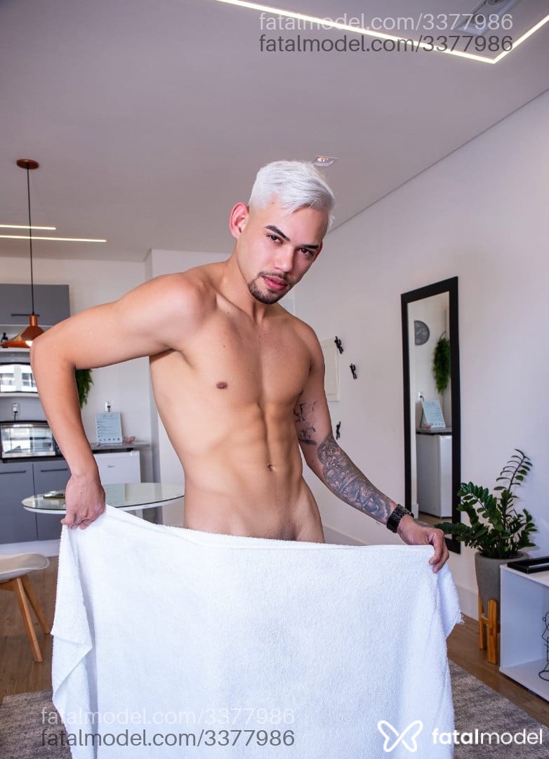 Acompanhante homem com cabelo castanho de olhos castanhos - Liann