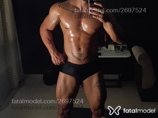 Acompanhante homem morena (o) de olhos pretos em Araguaína - Alfred Black