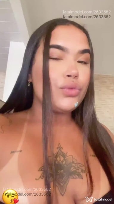 Acompanhante mulher com cabelo castanho de olhos castanhos em Porto Seguro Acompanhante mulher com cabelo castanho de olhos castanhos em Porto Seguro - ísis