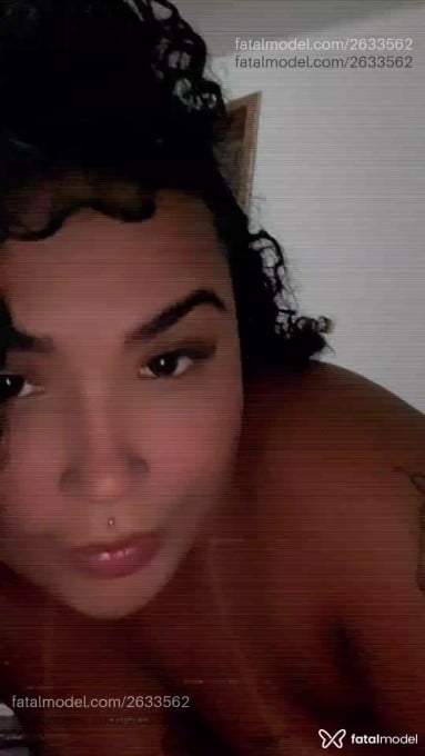 Acompanhante mulher com cabelo castanho de olhos castanhos em Porto Seguro Acompanhante mulher com cabelo castanho de olhos castanhos em Porto Seguro - ísis