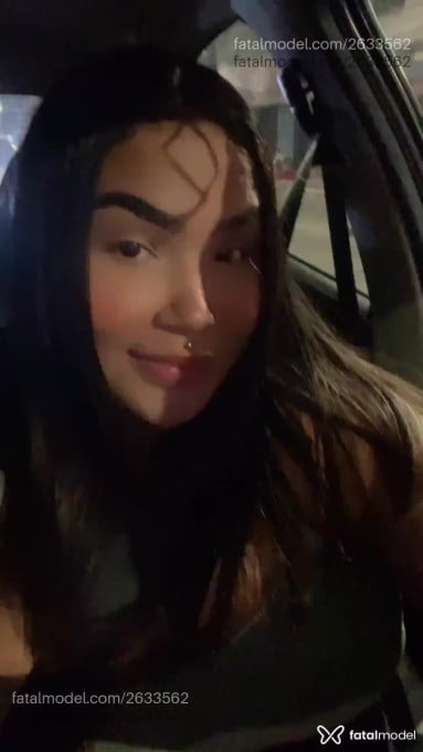 Acompanhante mulher com cabelo castanho de olhos castanhos em Porto Seguro Acompanhante mulher com cabelo castanho de olhos castanhos em Porto Seguro - ísis