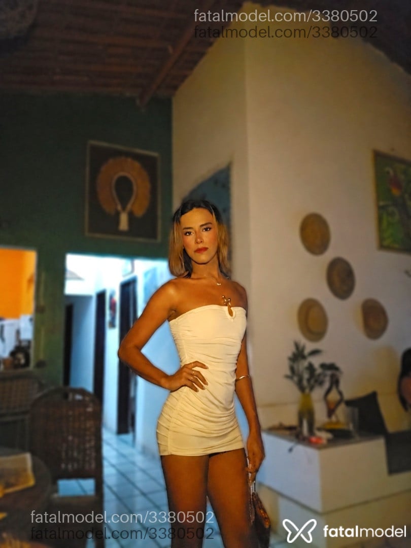 Acompanhante mulher trans loira (o) de olhos castanhos - Candy Acompanhante mulher trans loira (o) de olhos castanhos - Candy