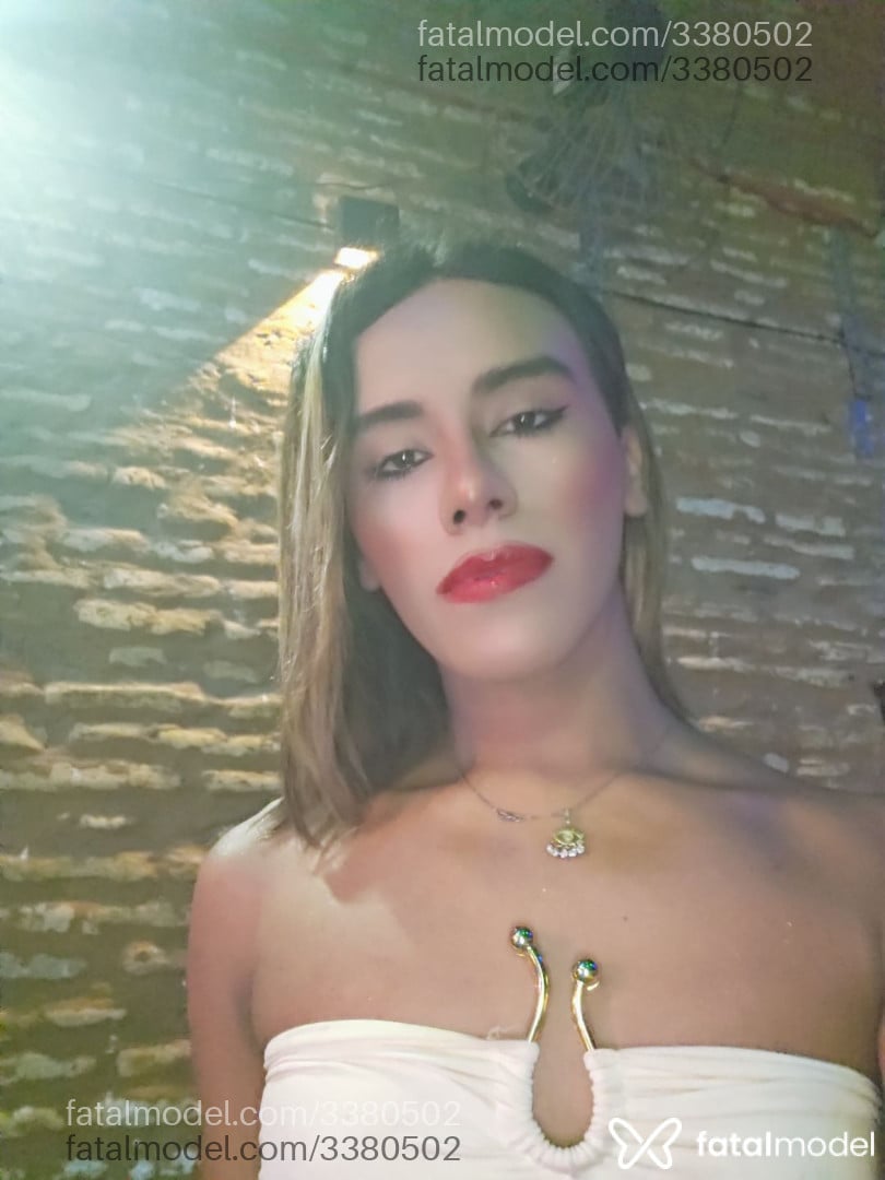 Acompanhante mulher trans loira (o) de olhos castanhos - Candy Acompanhante mulher trans loira (o) de olhos castanhos - Candy