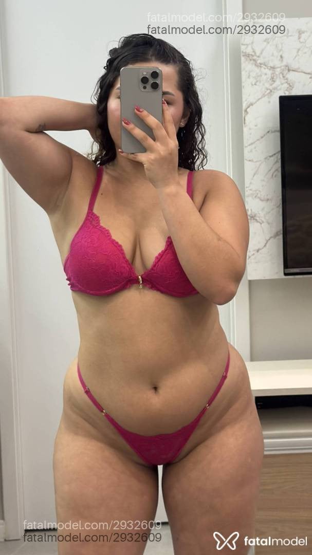 Acompanhante mulher com cabelo castanho de olhos castanhos - Jade Muniz