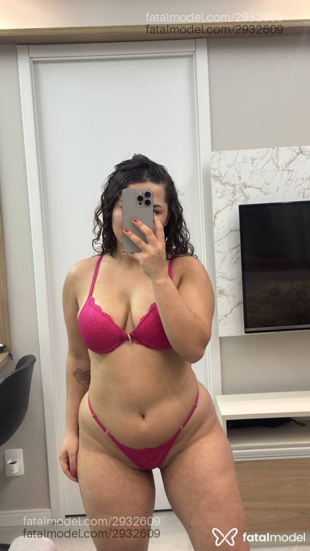 Acompanhante mulher com cabelo castanho de olhos castanhos - Jade Muniz