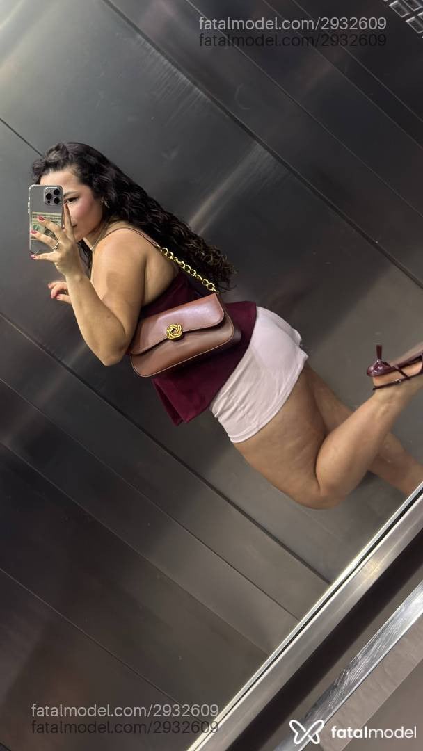 Acompanhante mulher com cabelo castanho de olhos castanhos - Jade Muniz