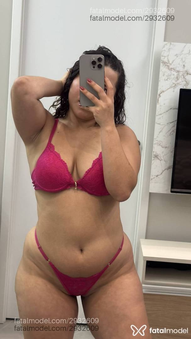 Acompanhante mulher com cabelo castanho de olhos castanhos - Jade Muniz